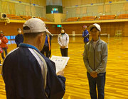 �J������