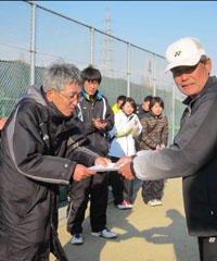 ���D���\����